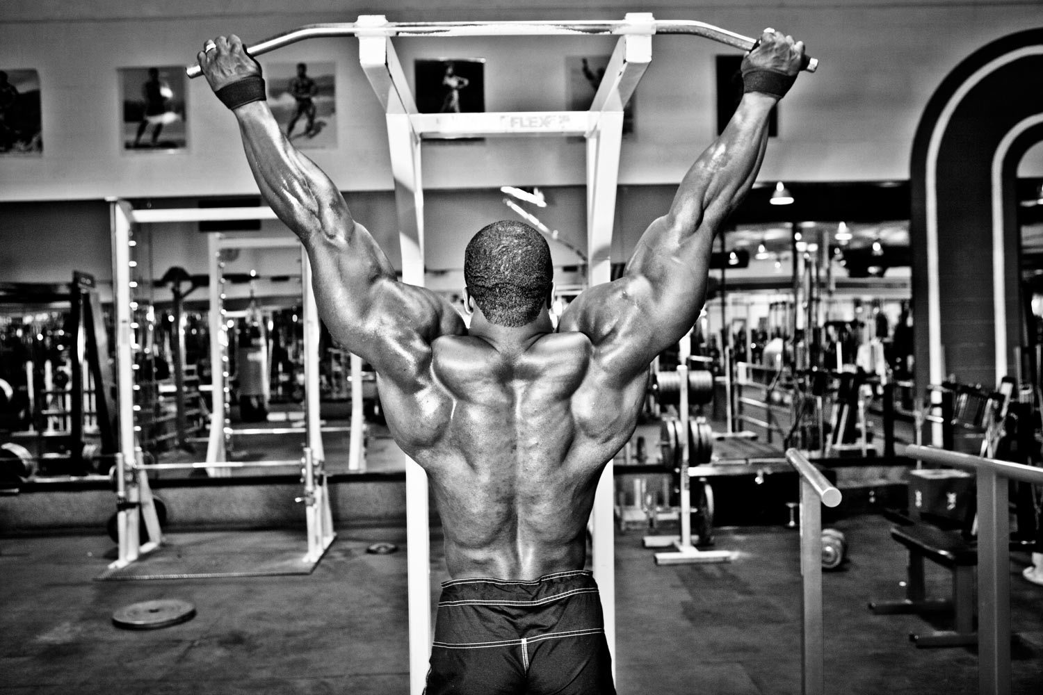 brandon_curry_golds_gym image