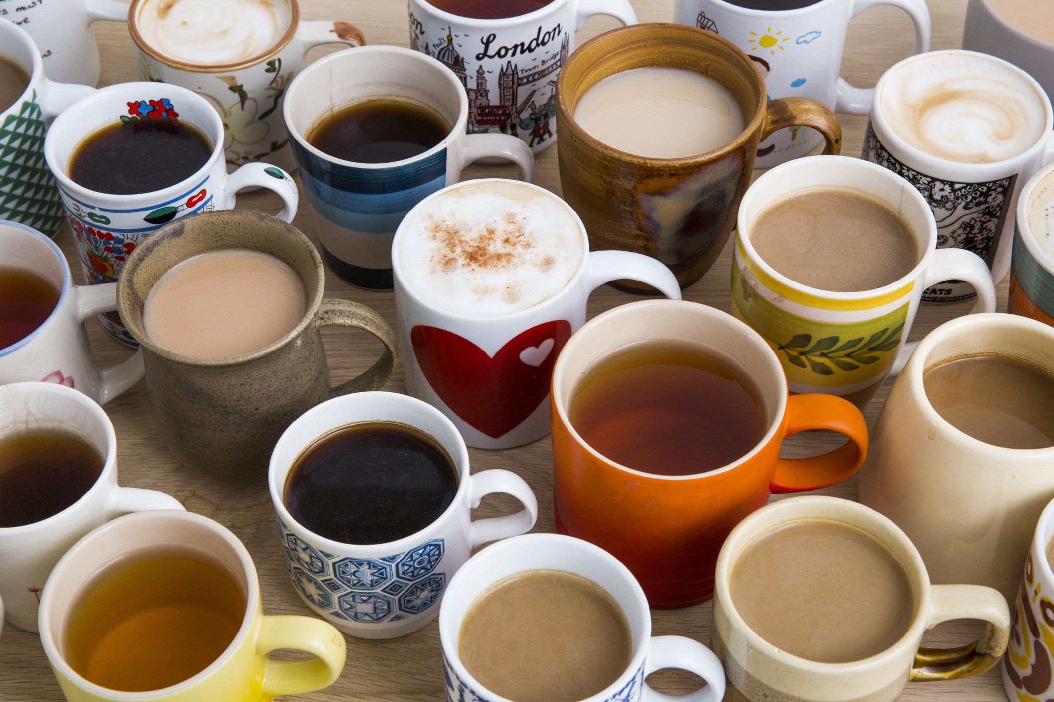 Чай кофе много. Много чашек чая. Чай и кофе. Много кружек кофе. Много чашек кофе.